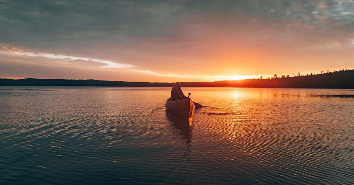 découvrez l'univers passionnant du kayak, une activité nautique idéale pour les aventuriers en quête d'exploration. que vous soyez débutant ou expert, naviguez sur des eaux calmes ou déferlantes tout en profitant de paysages à couper le souffle. préparez-vous à vivre des sensations uniques en pleine nature.
