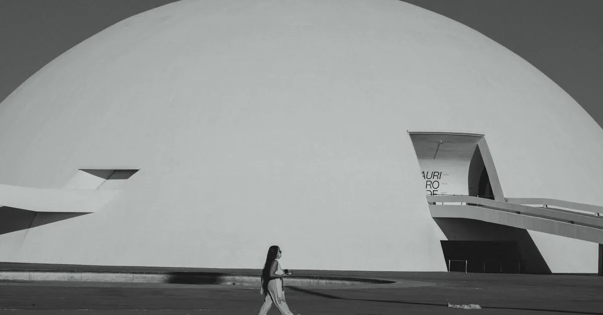 découvrez le voyage en plein air minimaliste : profitez d'une aventure simple, légère et proche de la nature avec un équipement réduit au strict essentiel.